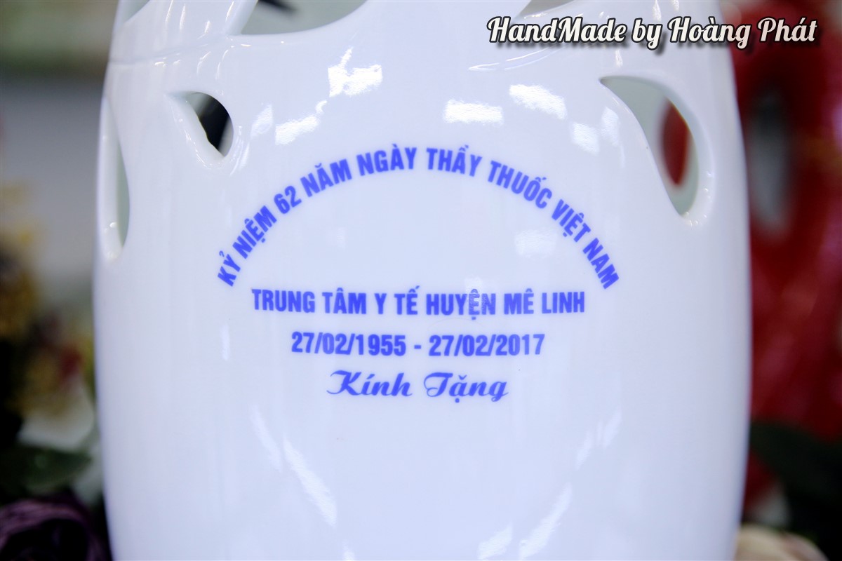 Lọ hoa miệng cá in ấn logo kỷ niệm ngày Thầy thuốc Việt Nam 24