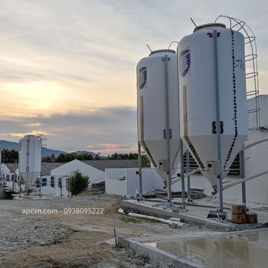 SILO VÀ ROTECNA - ĐƯỜNG TRUYỀN ĂN TỰ ĐỘNG CHO LỢN ROTECNA SILO VÀ ROTECNA - ĐƯỜNG TRUYỀN ĂN TỰ ĐỘNG CHO LỢN ROTECNA