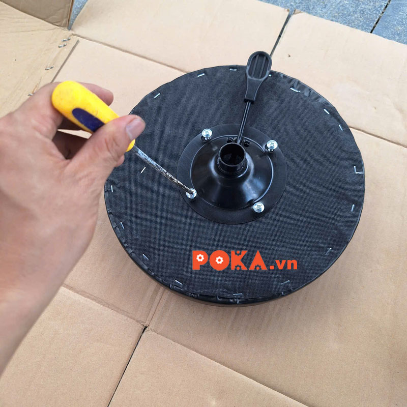 Lắp phần mâm ghế vào đệm ngồi