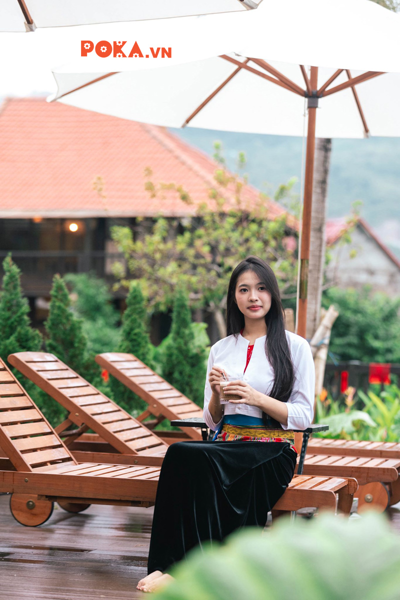 Hình 7: Giường thư giãn bể bơi