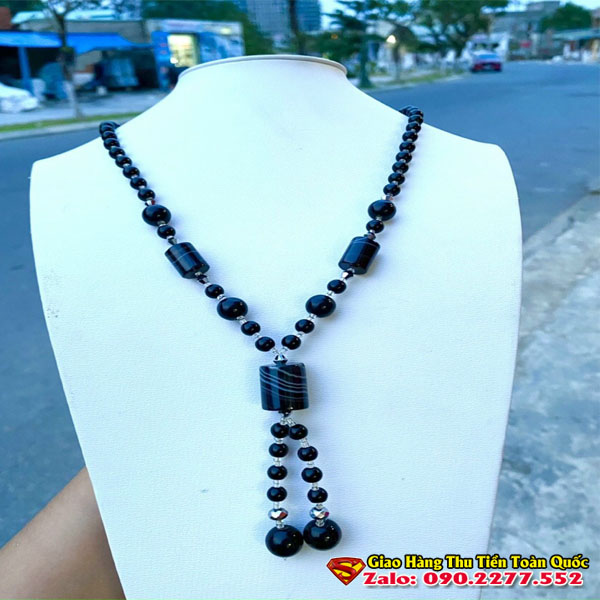 Chọn vòng cổ phù hợp với áo váy