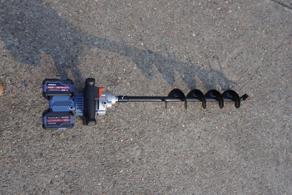 Chọn loại đất phù hợp với máy khoan đất pin