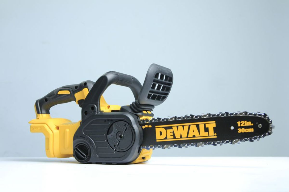 Máy cưa xích mini dùng pin DeWalt DCCS620B