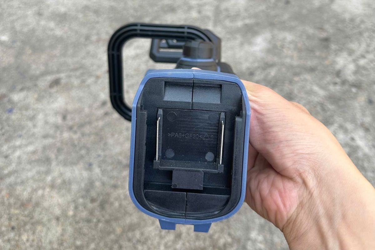 Motor bám bụi nhiều
