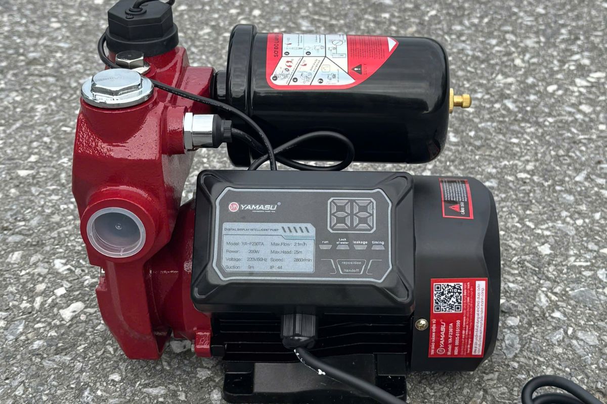 So sánh máy bơm tăng áp điện tử và tăng áp thường