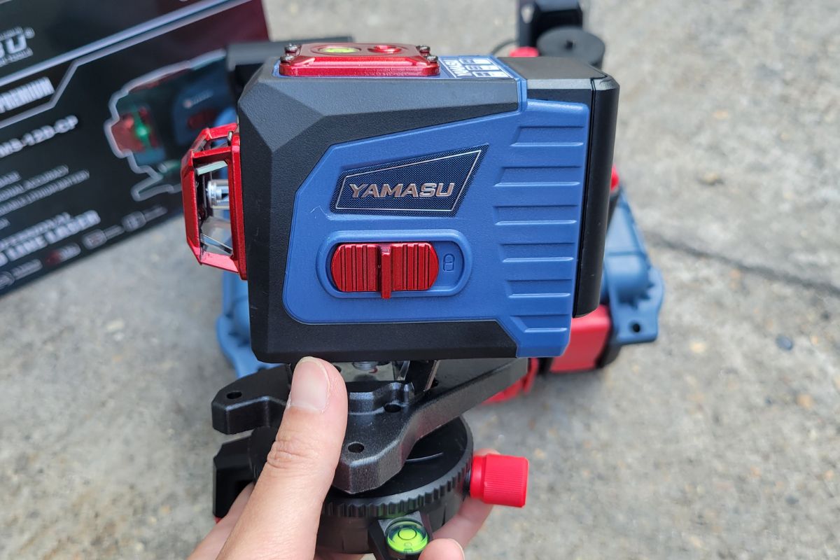 Vai trò của bóng chiếu tia trên máy cân bằng laser