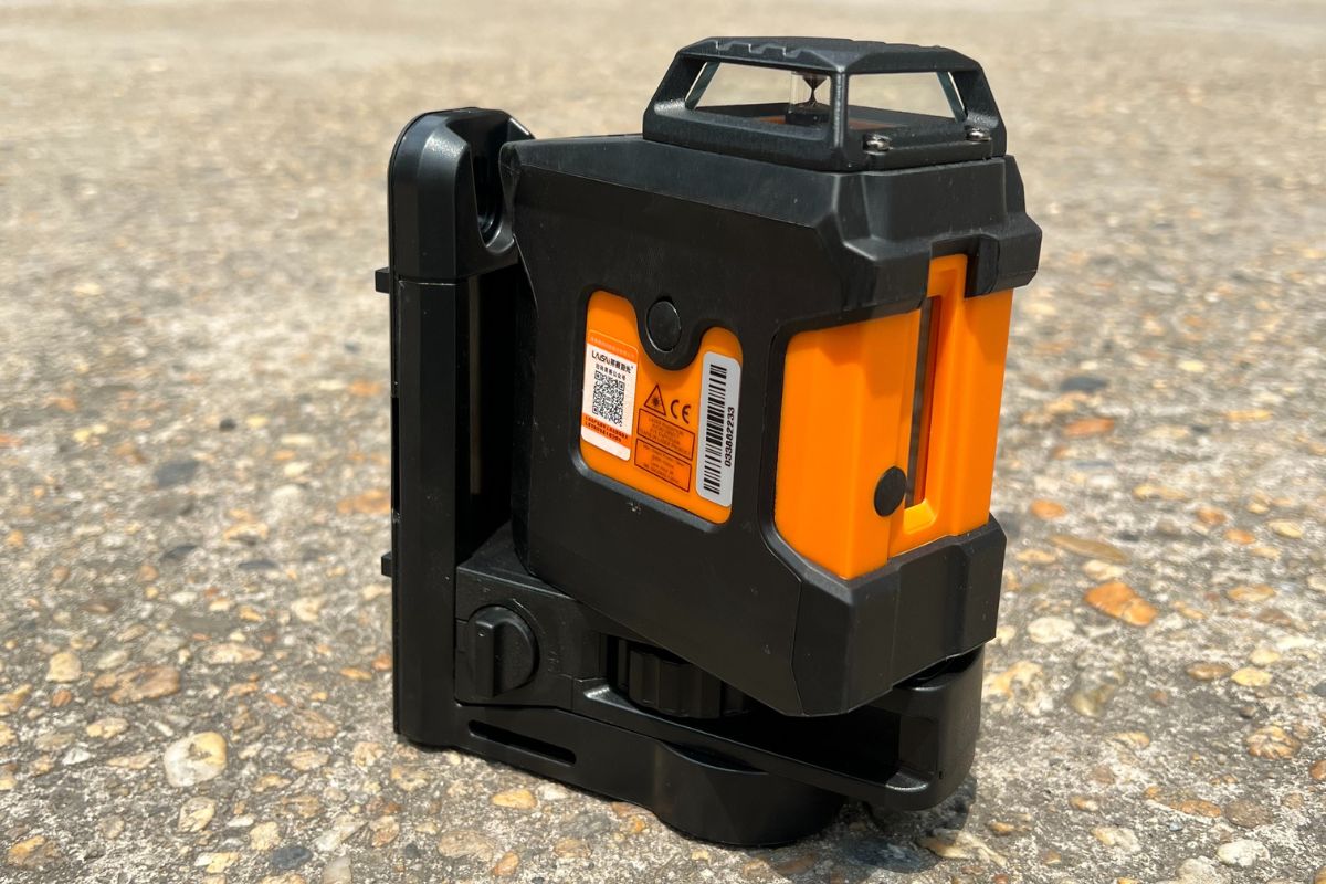 Vì sao cần sử dụng máy cân bằng laser đúng kỹ thuật?