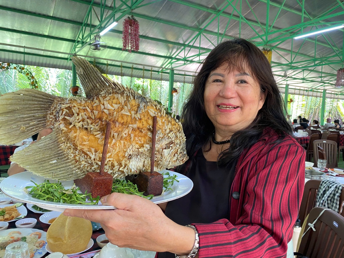 Cá Tai Tượng Chiên Xù: Cách Ăn Và Nơi Thử Khi Đi Miền Tây