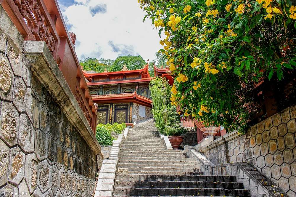 Bậc thang tại chùa Phước Điền