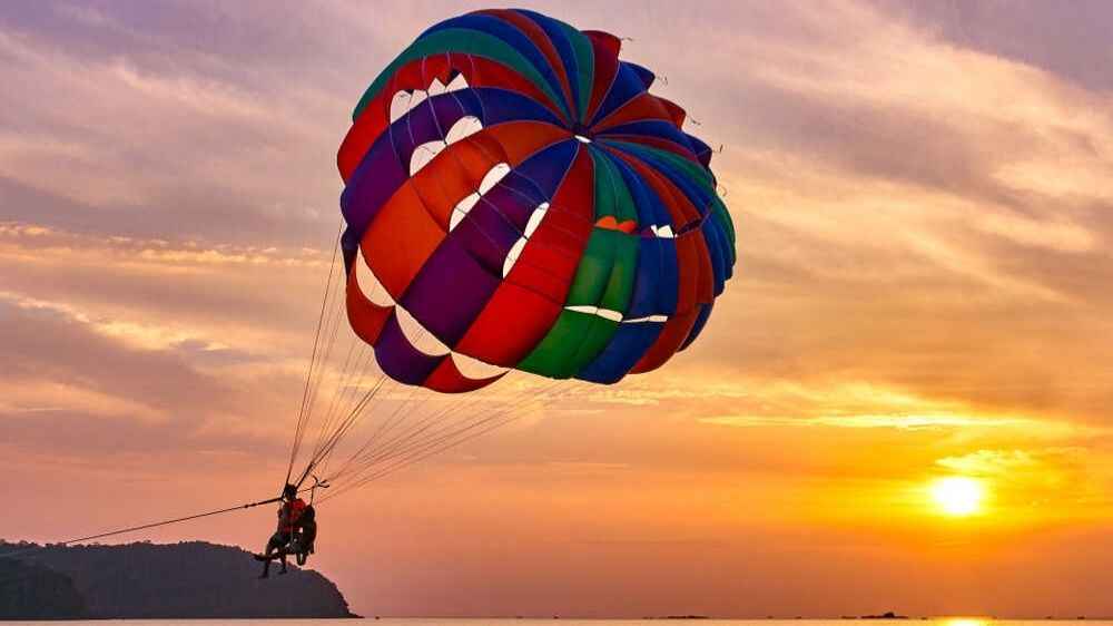 Bãi biển Hòn Rơm hoang sơ