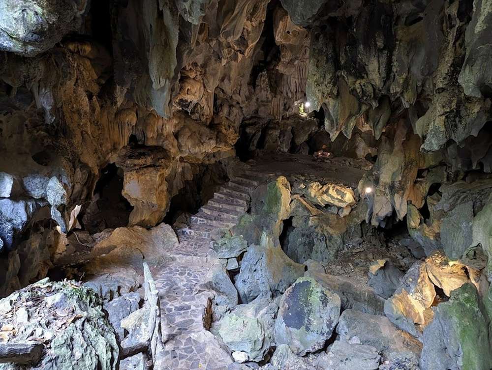 Bên trong Thạch động