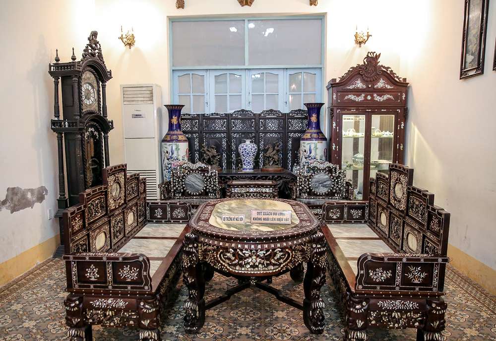 Bộ trường kỷ ngũ sơn tại nhà công tử Bạc Liêu