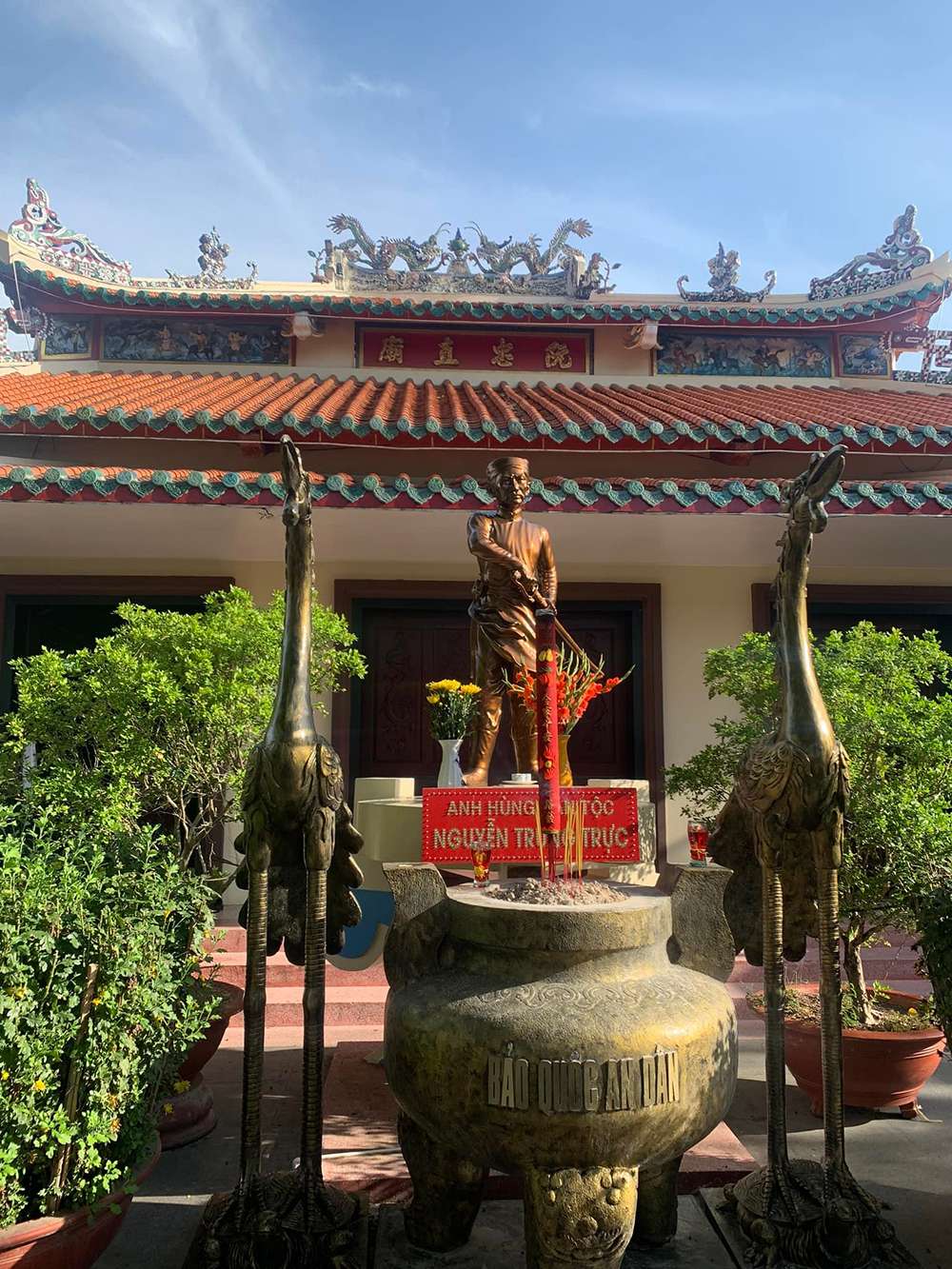 Bức tượng hiên ngang của anh hùng dân tộc Nguyễn Trung Trực