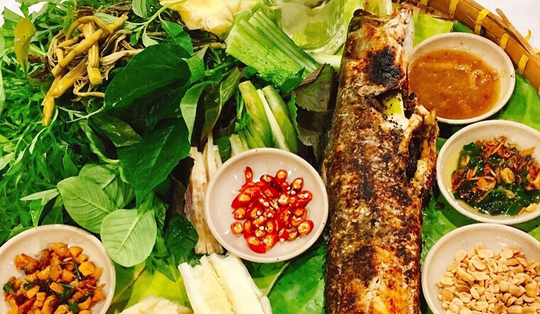 Cách thưởng thức cá lóc nướng trui đúng điệu