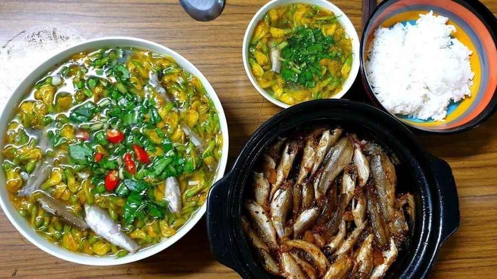 Canh chua cá linh bông điên điển