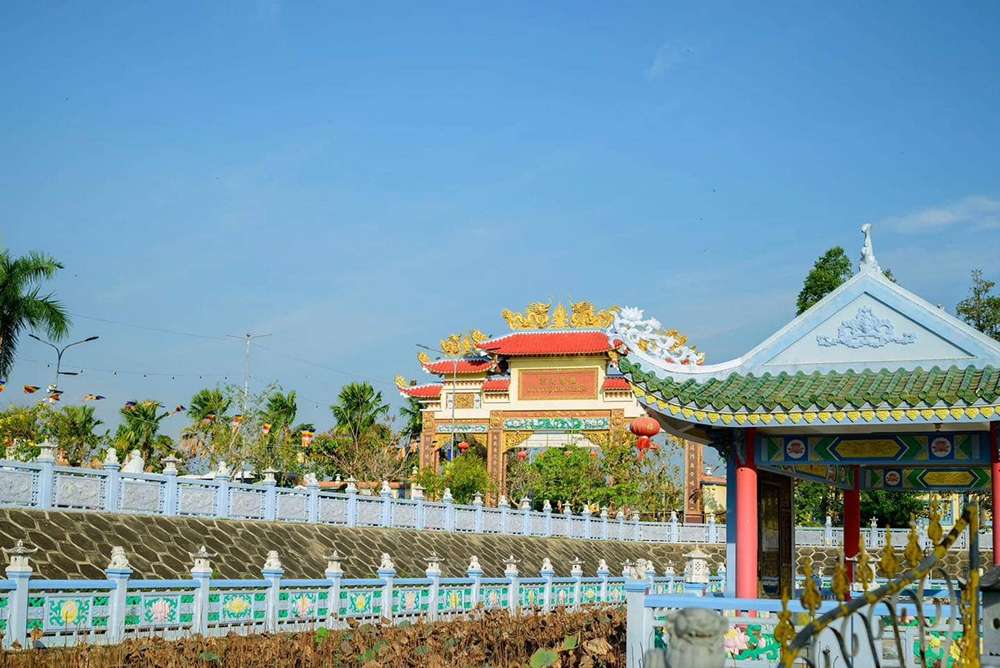 Chiêm bái chùa Huỳnh Đạo