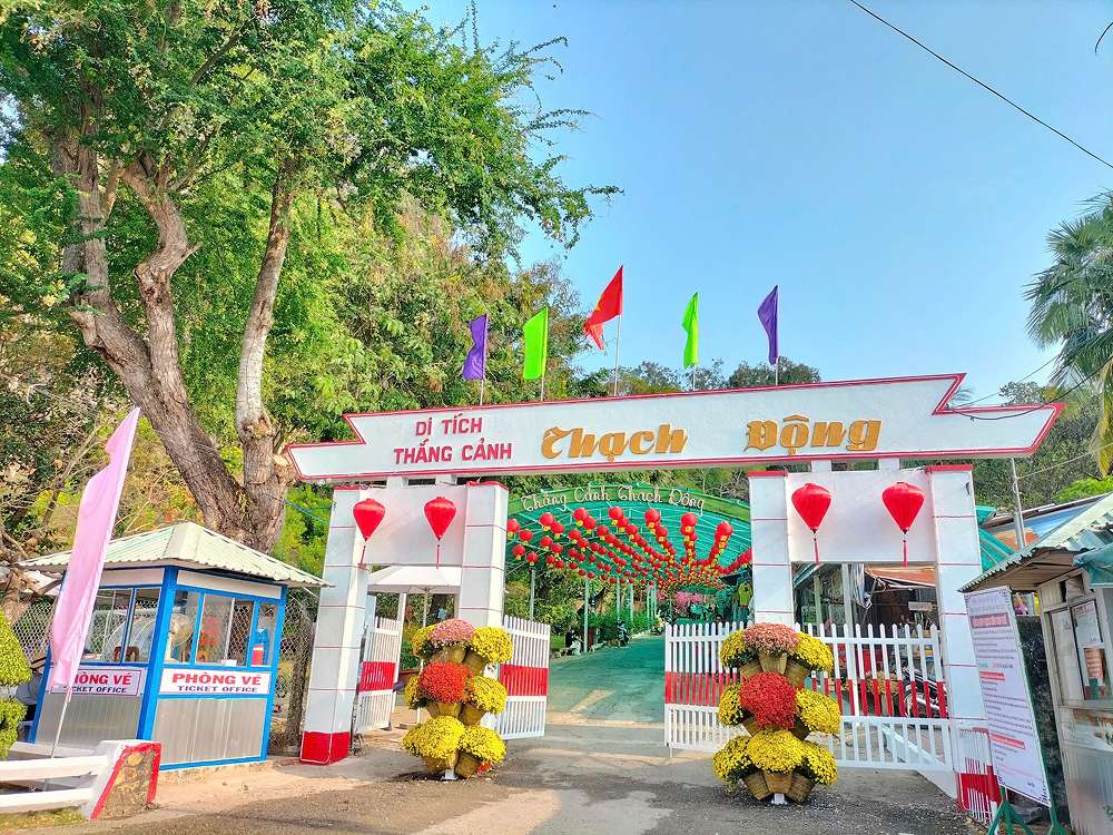 Cổng vào Thạch Động