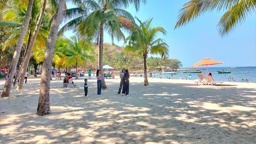 Khu du lịch Mũi Nai thu hút du khách trong và ngoài nước