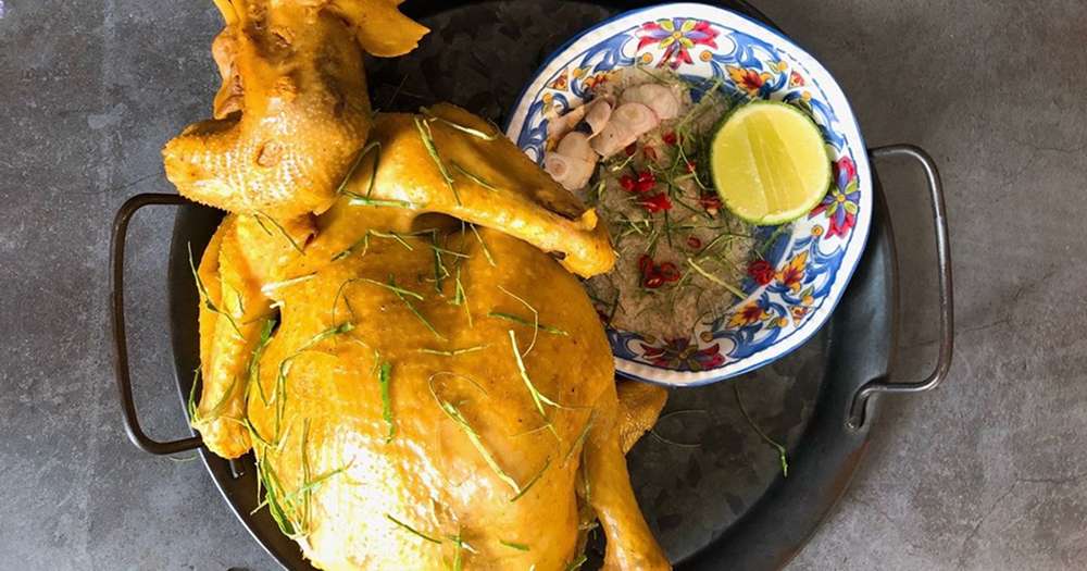 Gà vườn luộc chấm muối ớt