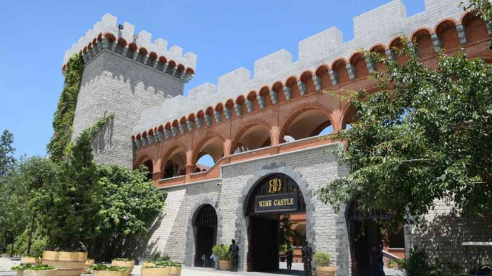 Giá vé tham quan Lâu đài rượu vang RD hiện nay