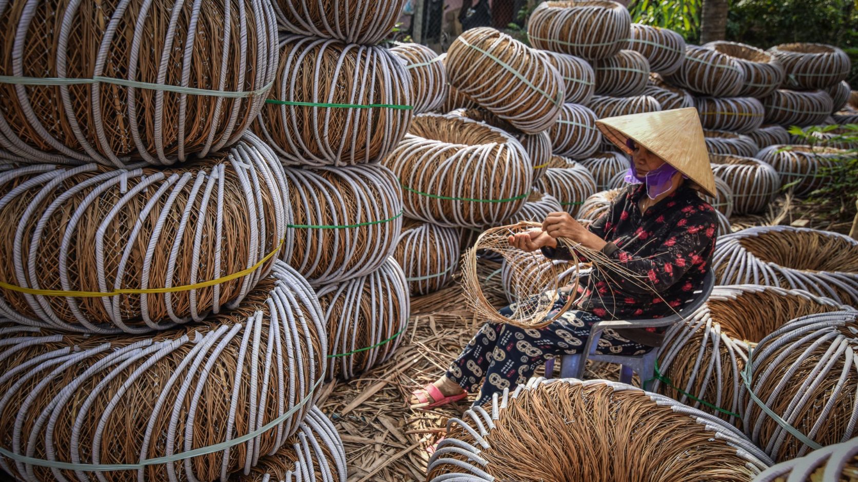 Giỏ cọng dừa được đan như thế nào?