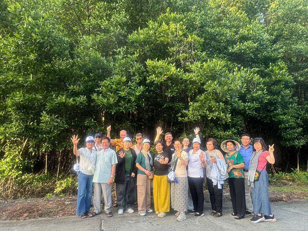 Hình ảnh du khách tham quan tour miền tây