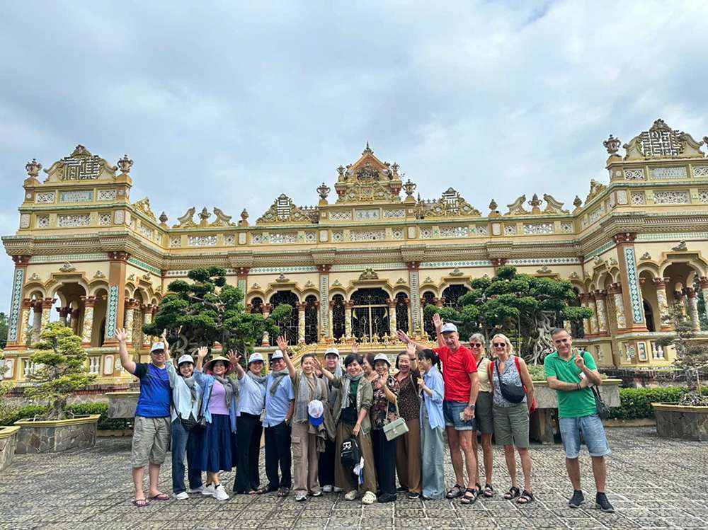 Hình ảnh du khách trải nghiệm tour cùng Du Lịch Bình Minh