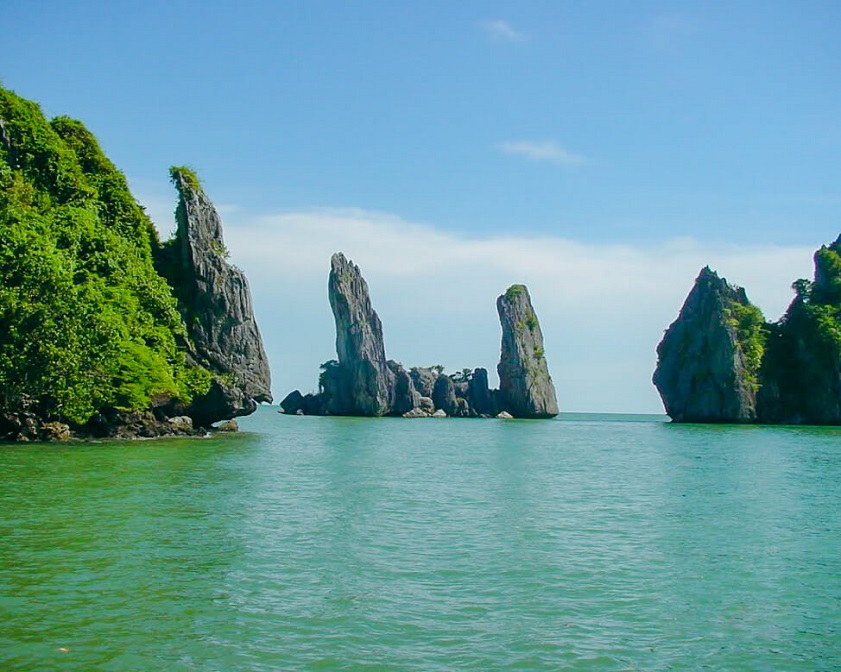 Danh thắng Hòn Phụ Tử và Chùa Hang ở Kiên Lương, Kiên Giang