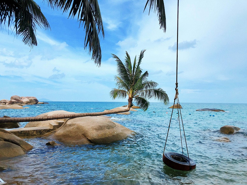 Bãi đá tự nhiên và làng chài hoang sơ trên đảo Hòn Tre Kiên Giang