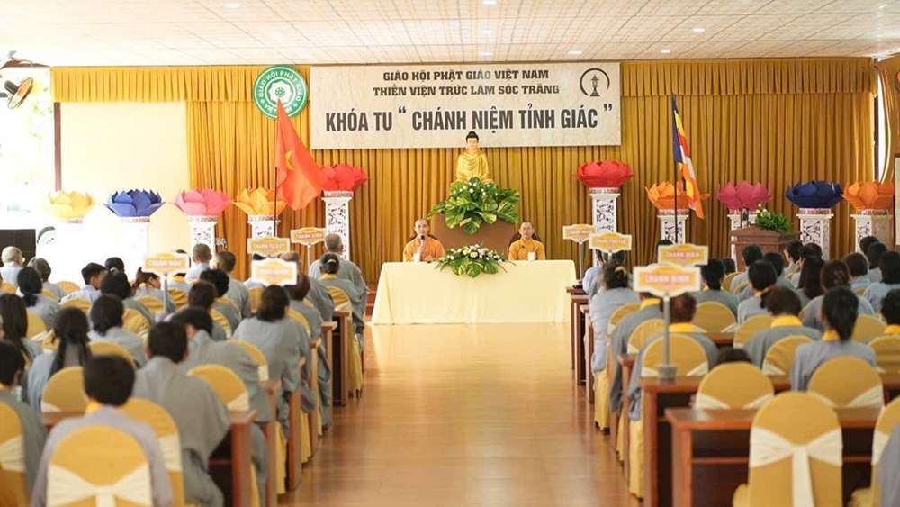 Tham gia các khoá tu