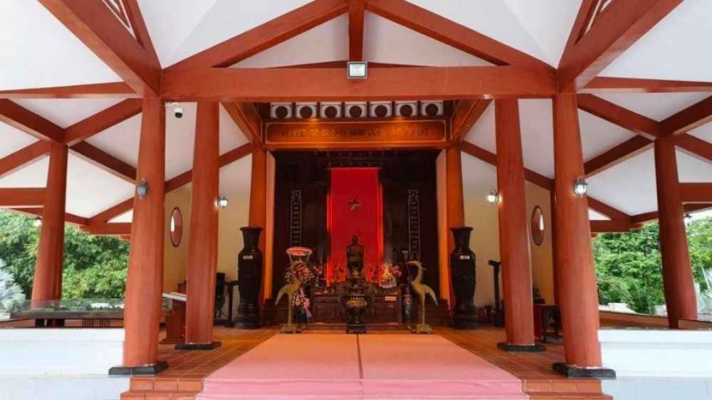 Khu đền thờ và khu trung tâm Khu tưởng niệm Chủ tịch Hồ Chí Minh