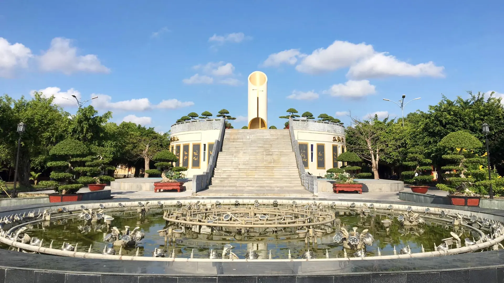 Khu Tưởng Niệm Nhạc Sĩ Cao Văn Lầu