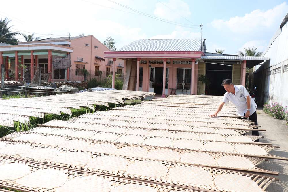 Tham quan làng bánh tráng Mỹ Lồng