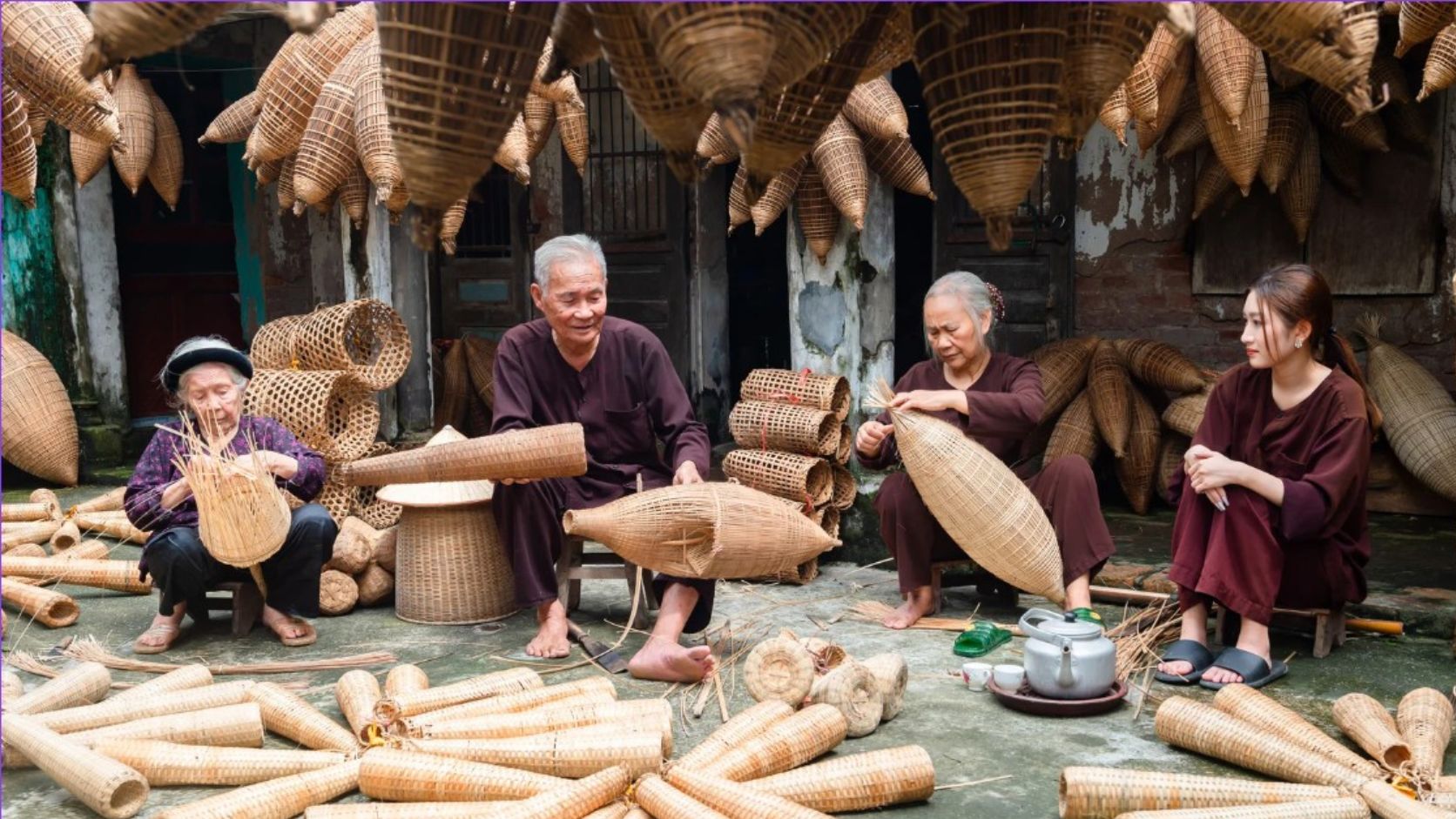 Làng nghề đan giỏ cọng dừa Hưng Phong hình thành khi nào?