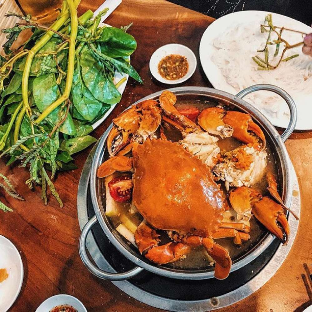 Thưởng thức món lẩu cua Cà Mau