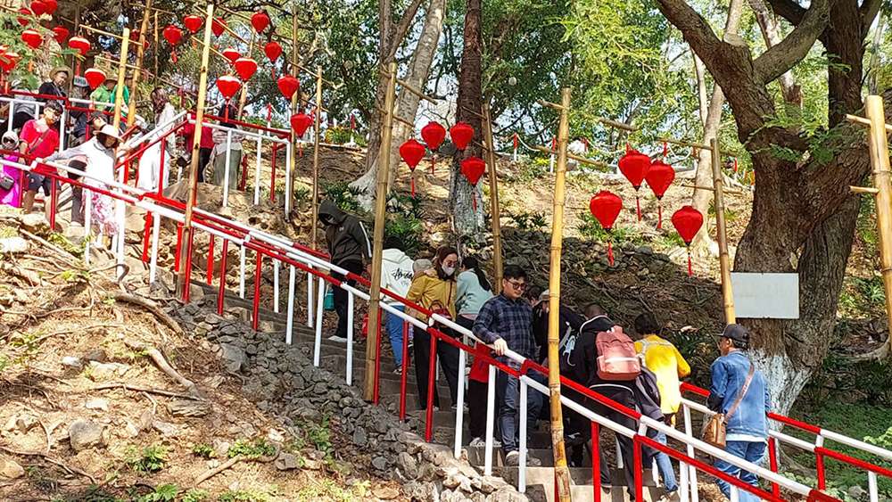 Lối lên Thạch Động