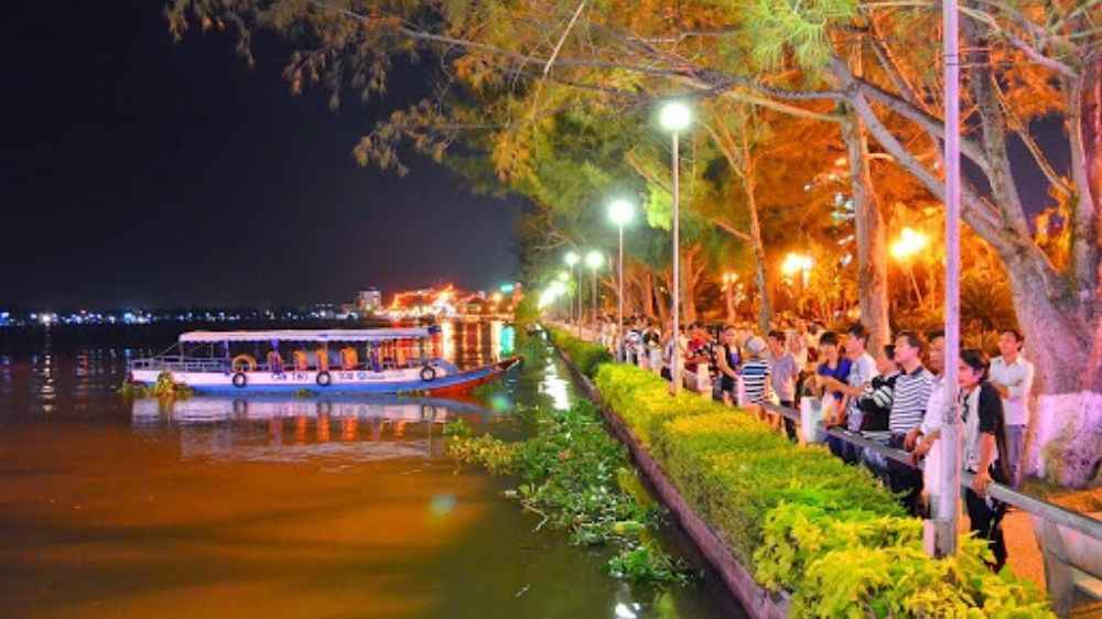 Lưu ý khi đi buổi tối tại Bến Ninh Kiều