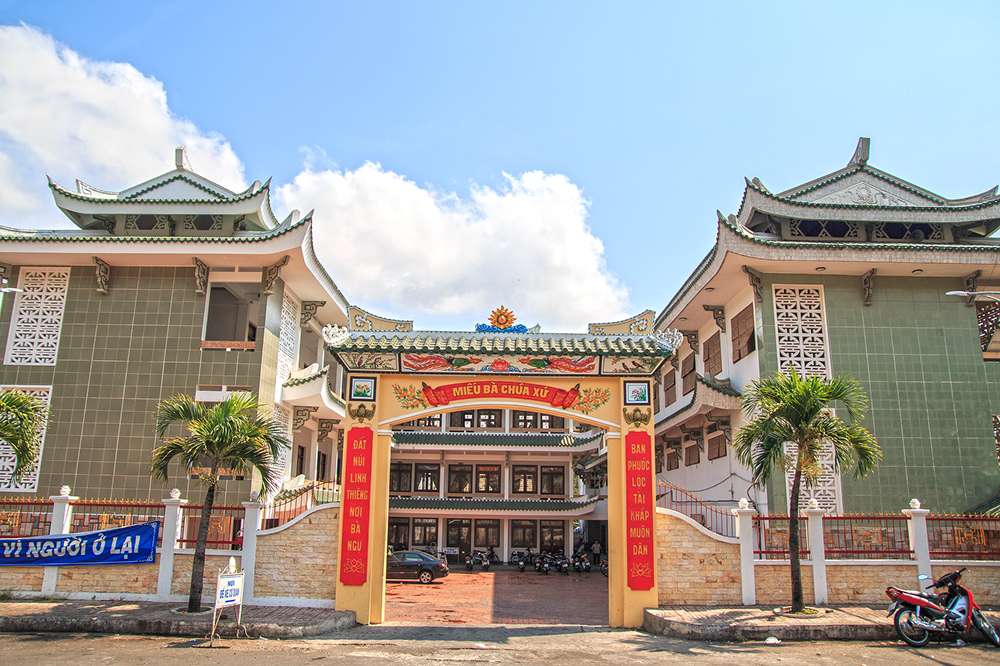 Miếu Bà Chúa Xứ Núi Sam