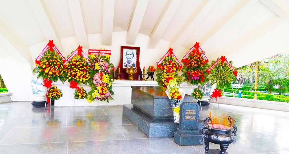 Khu vực mộ cụ Nguyễn Sinh Sắc