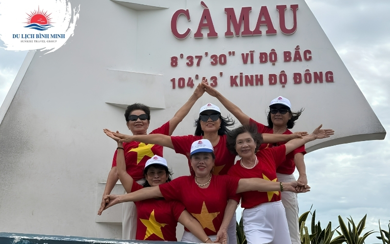 Biểu tượng con tàu Đất Mũi Cà Mau