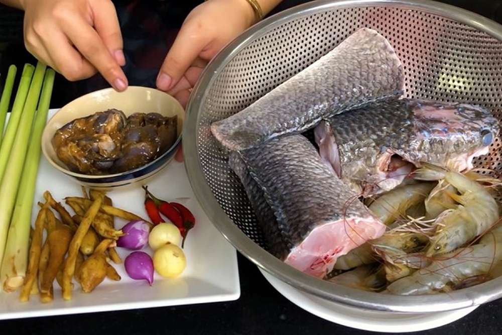 Nguyên liệu để nấu món bún nước lèo