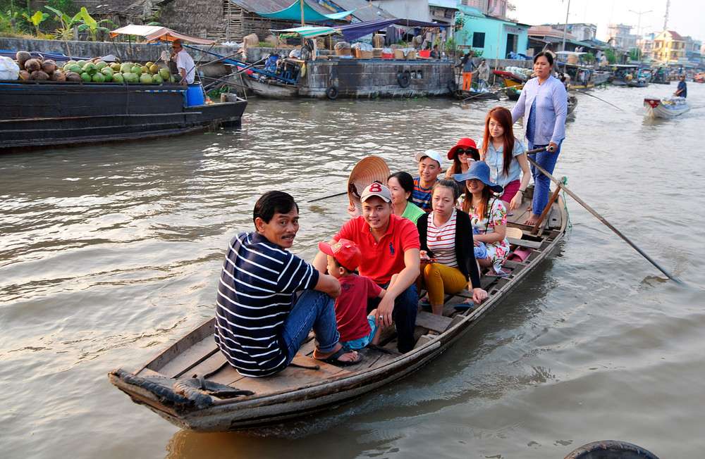 Phương tiện và cách di chuyển đến Chợ nổi Ngã Năm