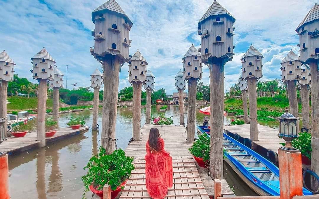 Thăm "Thành phố bồ câu"