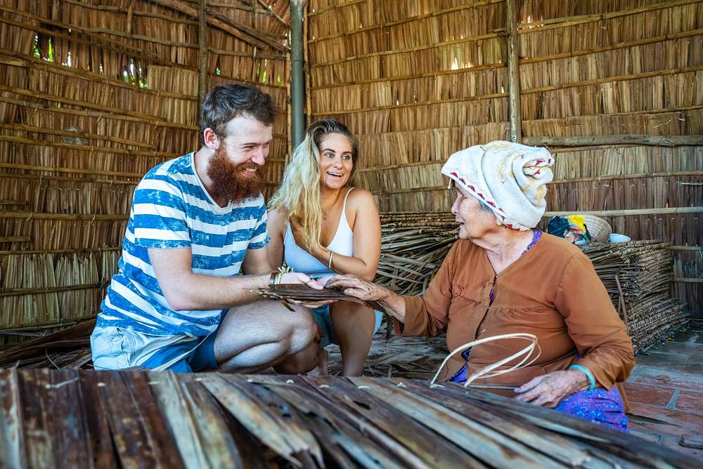 Tham quan các cơ sở làng nghề