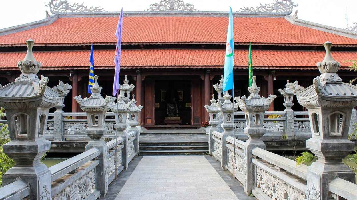 Tham quan, chiêm bái và tìm hiểu văn h