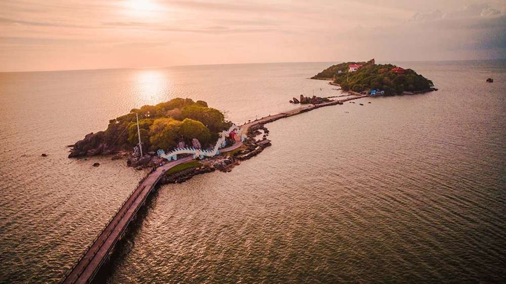 Hòn Đá Bạc vào buổi chiều