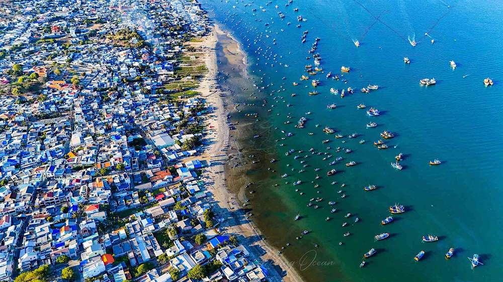 Toàn cảnh làng chài Mũi Né từ trên cao