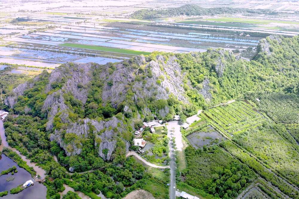 Toàn cảnh núi Mo So