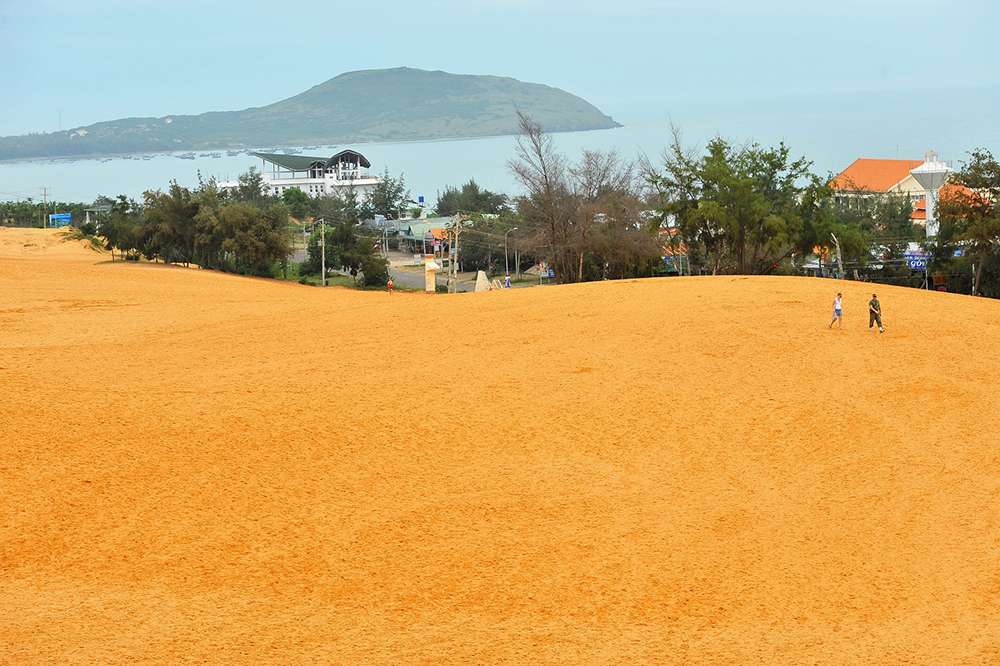 Vì sao gọi là đồi cát bay?