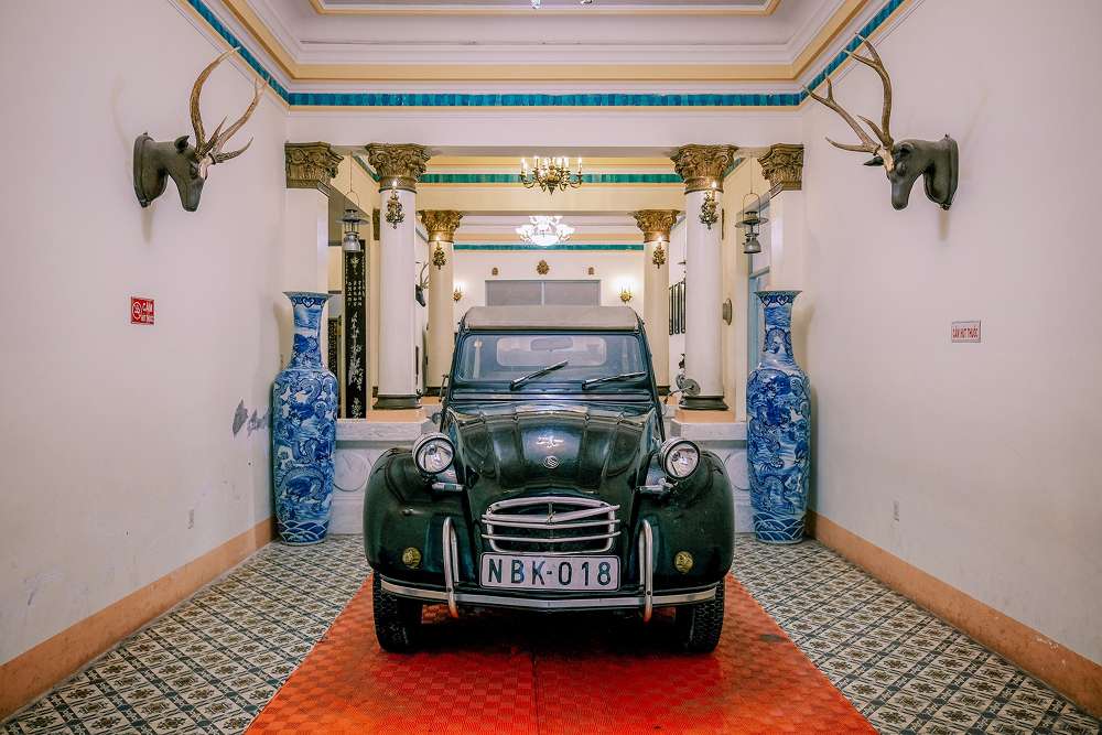 Hình ảnh chiếc xe của công tử Bạc Liêu được trưng bày